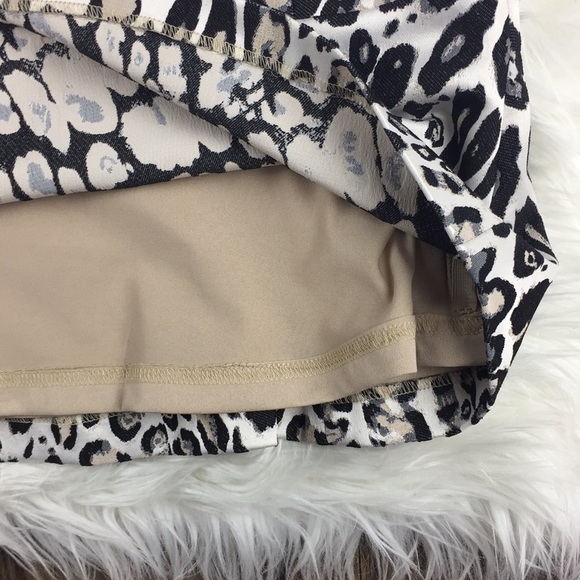 Ann Taylor Leopard Print V Neck Top - Picture 3 of 4